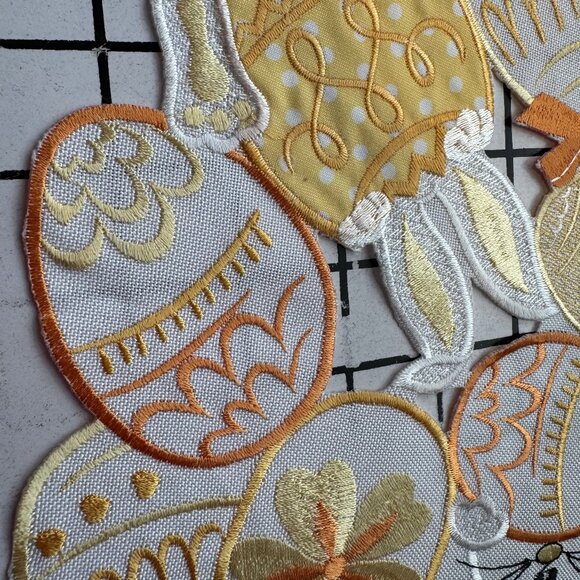 easter - spring round table clots - Picture 5 of 5